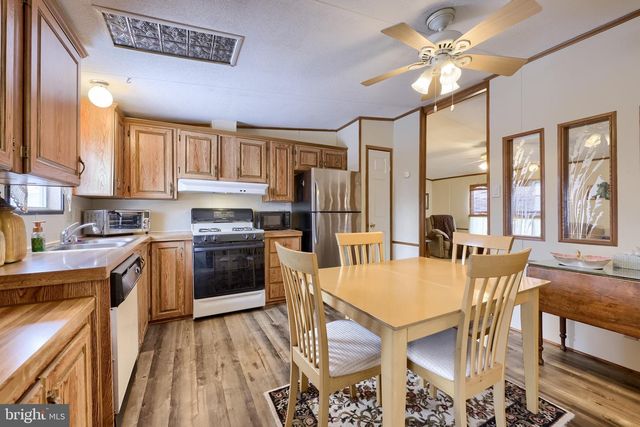 203 THRUSH CT N, Lancaster, PA 17603