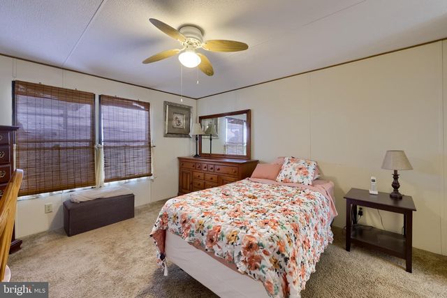 203 THRUSH CT N, Lancaster, PA 17603