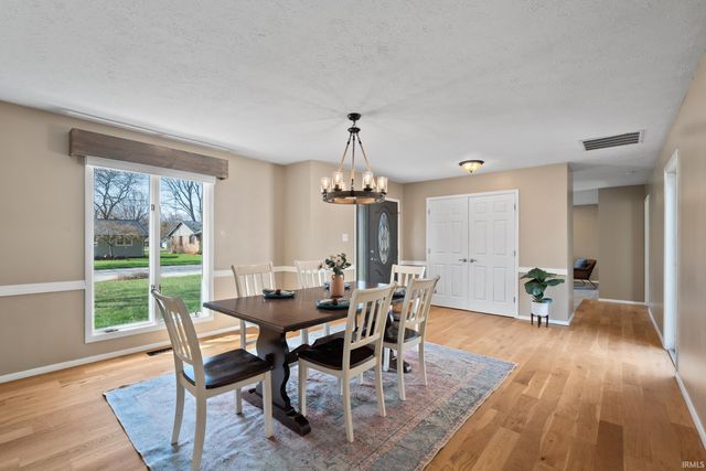 2204 Bluewater Drive, Warsaw, IN 46580