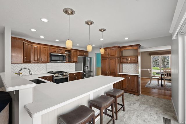 2204 Bluewater Drive, Warsaw, IN 46580