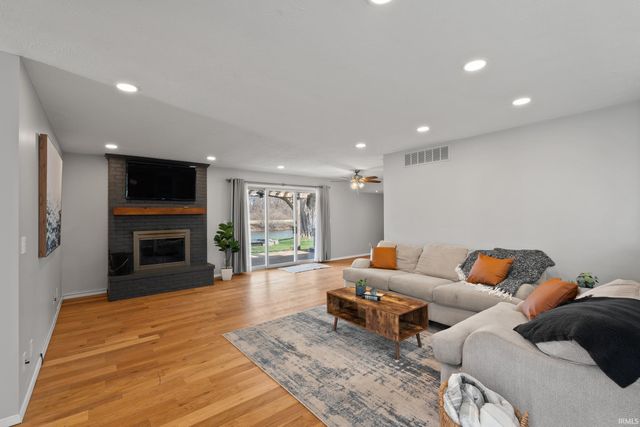 2204 Bluewater Drive, Warsaw, IN 46580