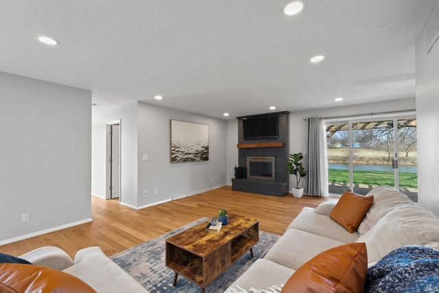 2204 Bluewater Drive, Warsaw, IN 46580