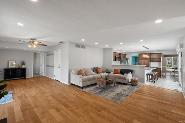 2204 Bluewater Drive, Warsaw, IN 46580