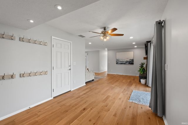 2204 Bluewater Drive, Warsaw, IN 46580