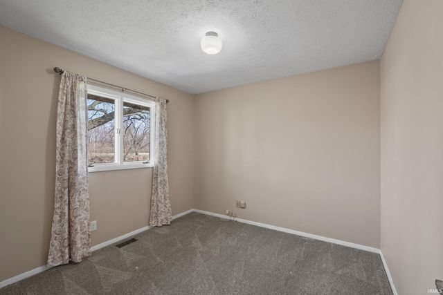 2204 Bluewater Drive, Warsaw, IN 46580