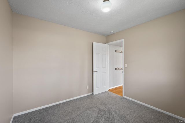 2204 Bluewater Drive, Warsaw, IN 46580