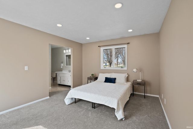 2204 Bluewater Drive, Warsaw, IN 46580