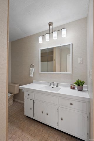 2204 Bluewater Drive, Warsaw, IN 46580