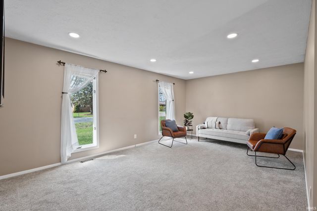 2204 Bluewater Drive, Warsaw, IN 46580