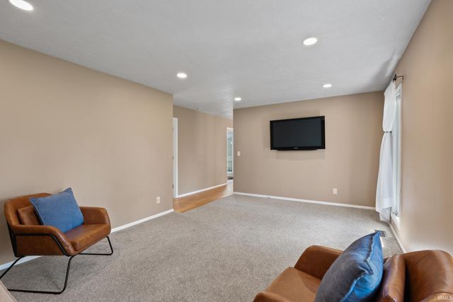 2204 Bluewater Drive, Warsaw, IN 46580