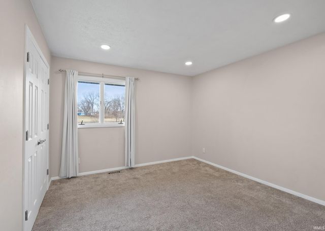 2204 Bluewater Drive, Warsaw, IN 46580