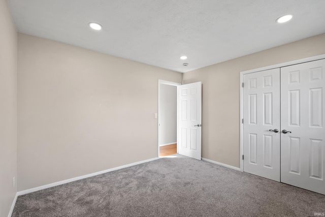 2204 Bluewater Drive, Warsaw, IN 46580