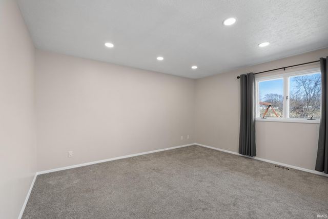 2204 Bluewater Drive, Warsaw, IN 46580