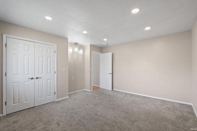 2204 Bluewater Drive, Warsaw, IN 46580