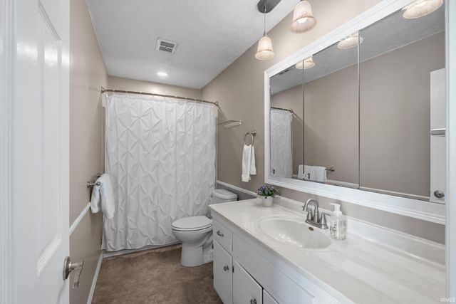 2204 Bluewater Drive, Warsaw, IN 46580