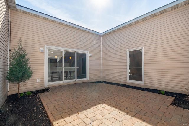 2204 Bluewater Drive, Warsaw, IN 46580