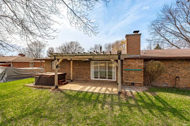 2204 Bluewater Drive, Warsaw, IN 46580