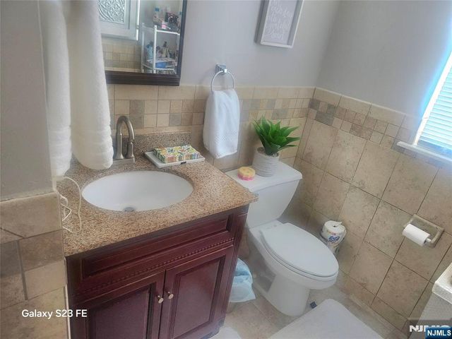 6 Central Avenue 3, Rochelle Park, NJ 07662