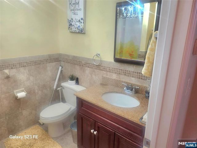 6 Central Avenue 3, Rochelle Park, NJ 07662