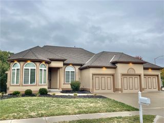 8636 N Utica Avenue, Kansas City, MO 64053