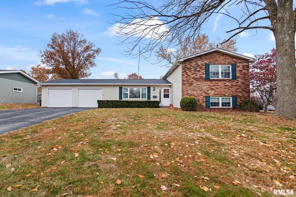 815 OXFORD Drive, Chatham, IL 62629