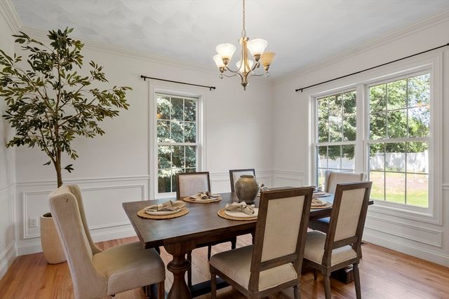 9 Meeting House Circle, Bedford, MA 01730