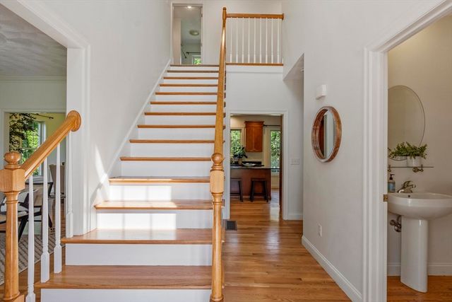 9 Meeting House Circle, Bedford, MA 01730