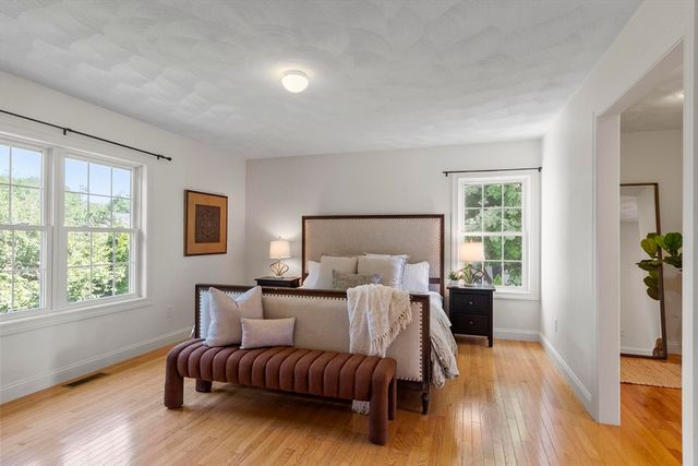 9 Meeting House Circle, Bedford, MA 01730