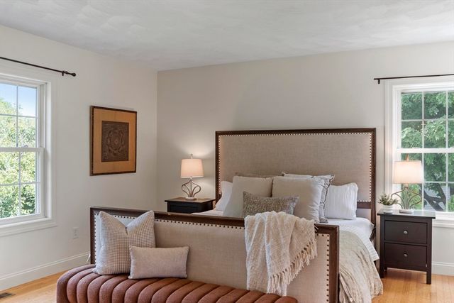 9 Meeting House Circle, Bedford, MA 01730