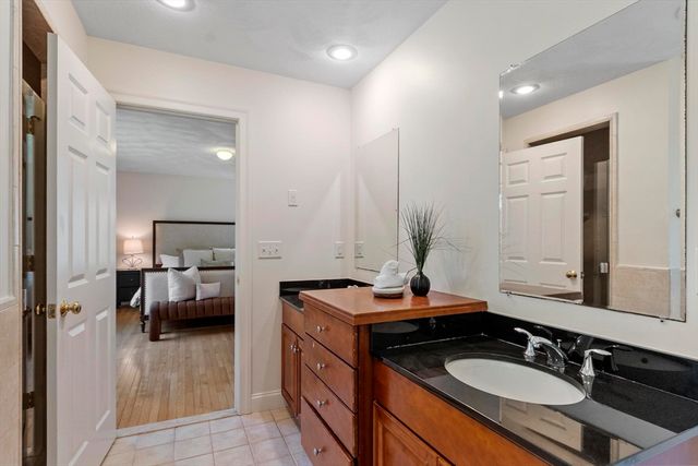 9 Meeting House Circle, Bedford, MA 01730