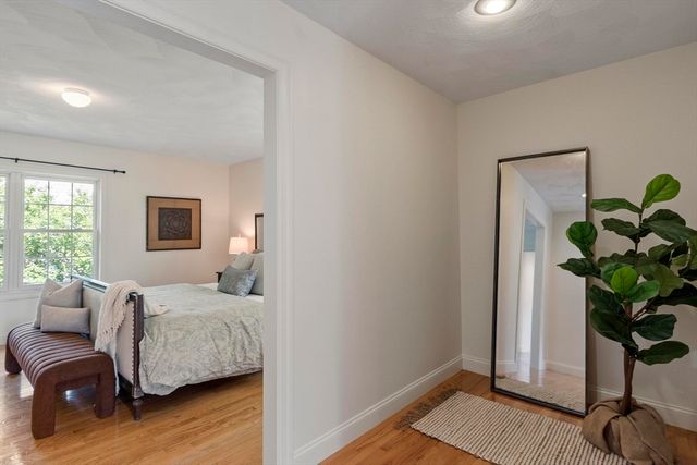 9 Meeting House Circle, Bedford, MA 01730