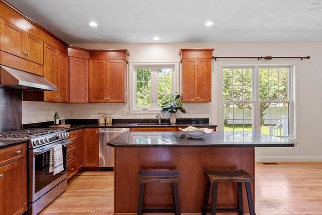 9 Meeting House Circle, Bedford, MA 01730