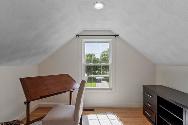 9 Meeting House Circle, Bedford, MA 01730