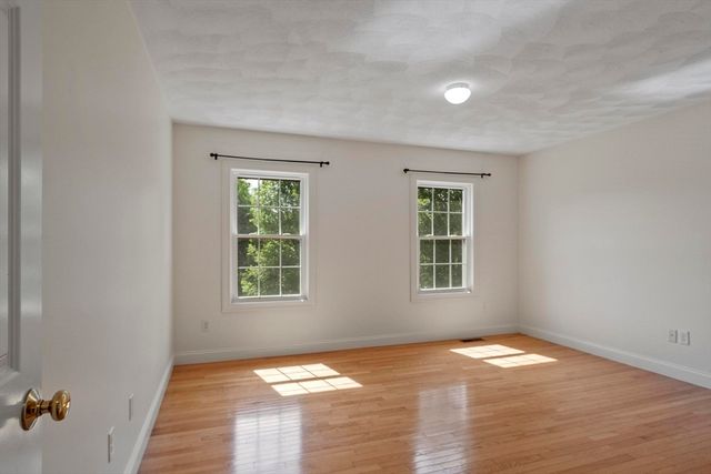 9 Meeting House Circle, Bedford, MA 01730