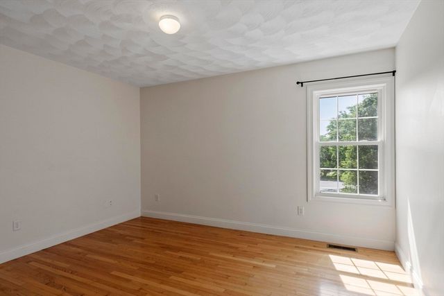 9 Meeting House Circle, Bedford, MA 01730