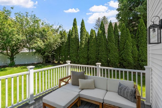 9 Meeting House Circle, Bedford, MA 01730