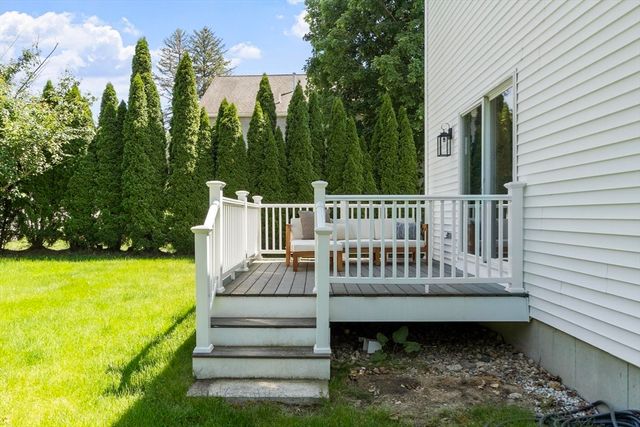 9 Meeting House Circle, Bedford, MA 01730