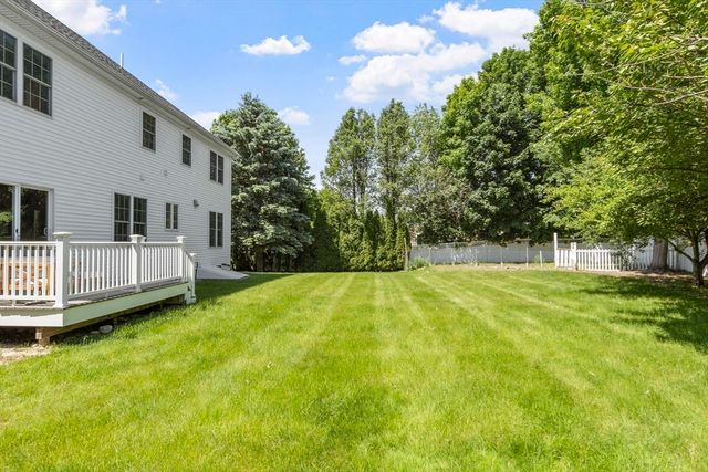 9 Meeting House Circle, Bedford, MA 01730