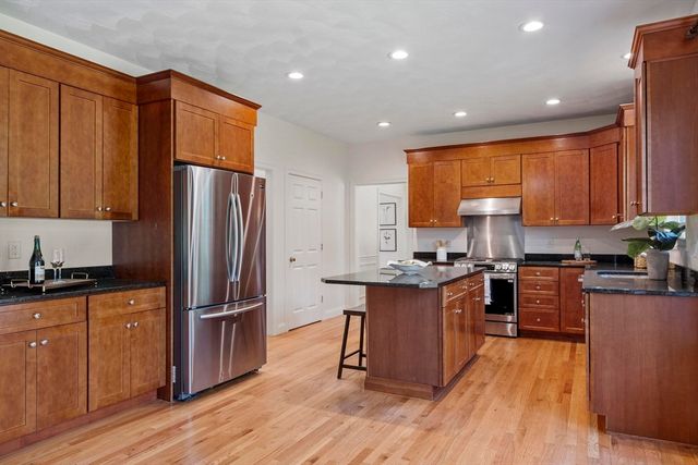9 Meeting House Circle, Bedford, MA 01730