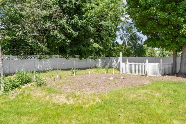 9 Meeting House Circle, Bedford, MA 01730