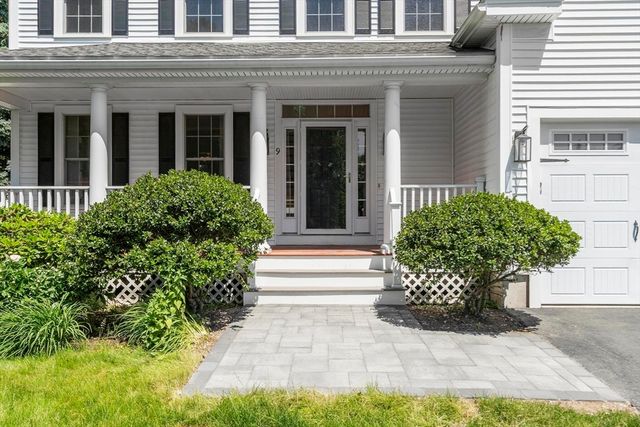 9 Meeting House Circle, Bedford, MA 01730