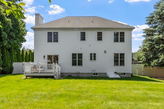 9 Meeting House Circle, Bedford, MA 01730