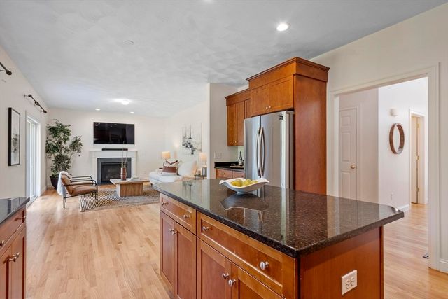 9 Meeting House Circle, Bedford, MA 01730