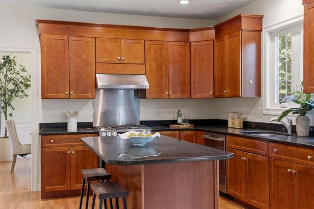 9 Meeting House Circle, Bedford, MA 01730