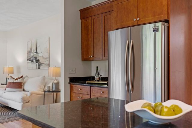 9 Meeting House Circle, Bedford, MA 01730