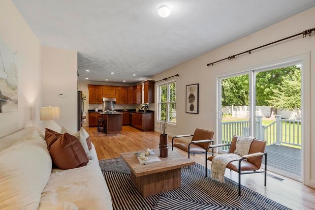 9 Meeting House Circle, Bedford, MA 01730