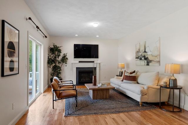 9 Meeting House Circle, Bedford, MA 01730
