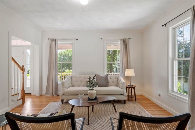 9 Meeting House Circle, Bedford, MA 01730