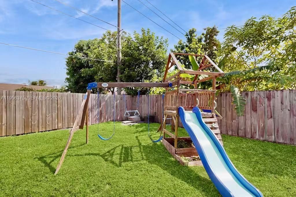 Image 20 of property listing at 8331 NW 44th Ct, Lauderhill, FL 33351