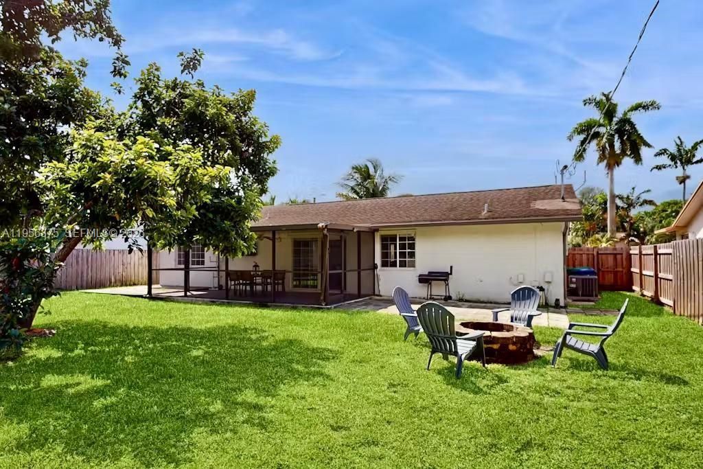 Image 21 of property listing at 8331 NW 44th Ct, Lauderhill, FL 33351